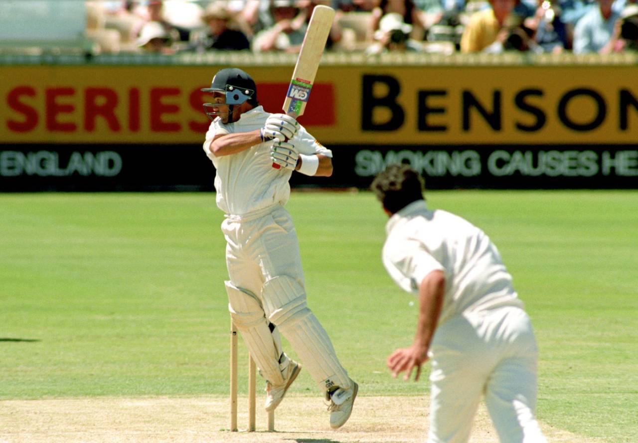 Mark Ramprakash gets on his toes, Australia v England, 5th Test, Perth, 3rd day, February 5, 1995