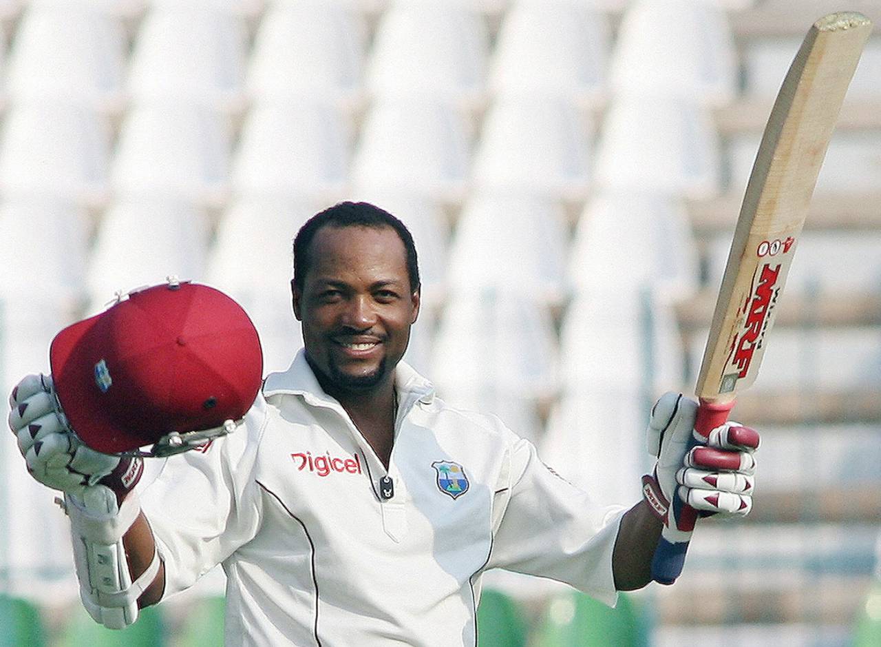 Brian Lara reaches his ninth double-hundred, Pakistan v West Indies, 2nd Test, Multan, 4th day, November 22, 2006