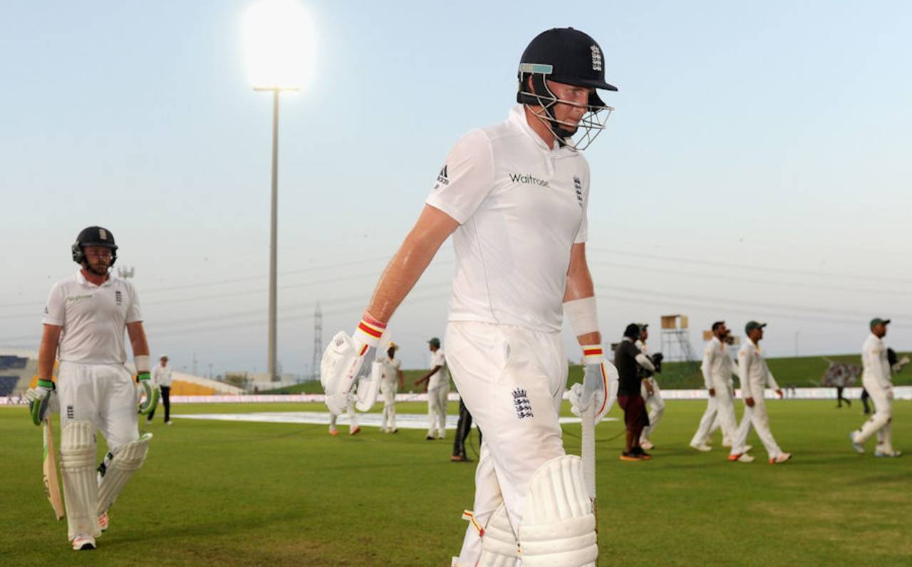 Joe Root walks from the field as bad light leaves England  25 short, Pakistan v England, 1st Test, Abu Dhabi, 5th day, October 1, 2015
