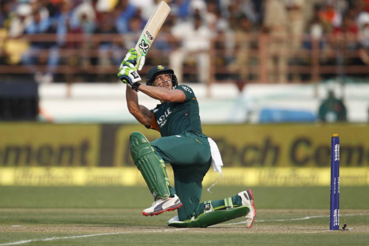 The heat didn't stop Faf du Plessis from being innovative, India v South Africa, 3rd ODI, Rajkot, October 18, 2015