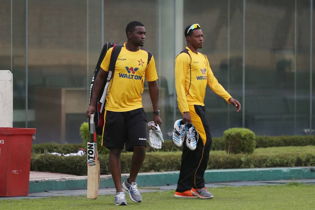 Elton Chigumbura gears up for a training session, Mirpur, November 6, 2015