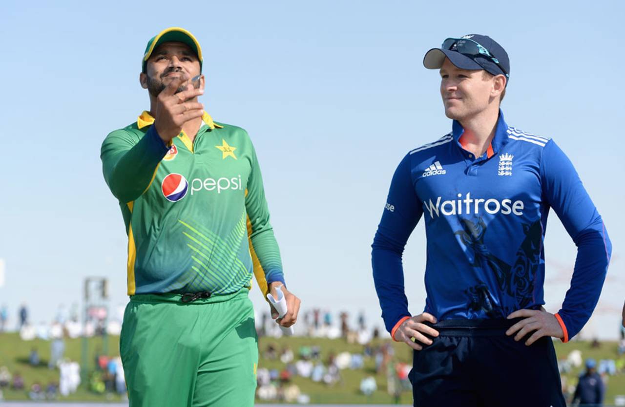 Eoin Morgan won his second toss of the series and chose to bat first, Pakistan v England, 2nd ODI, Abu Dhabi, November 13, 2015