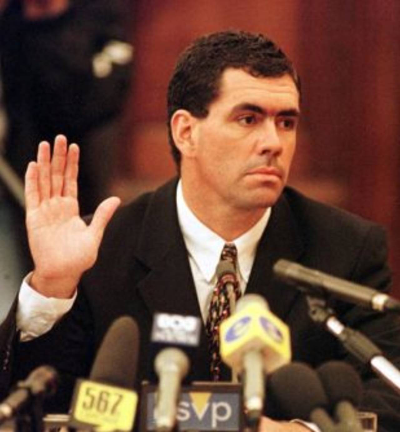 Hansie Cronje takes his oath in front of the King Commisson, Cape Town, June 23, 2000