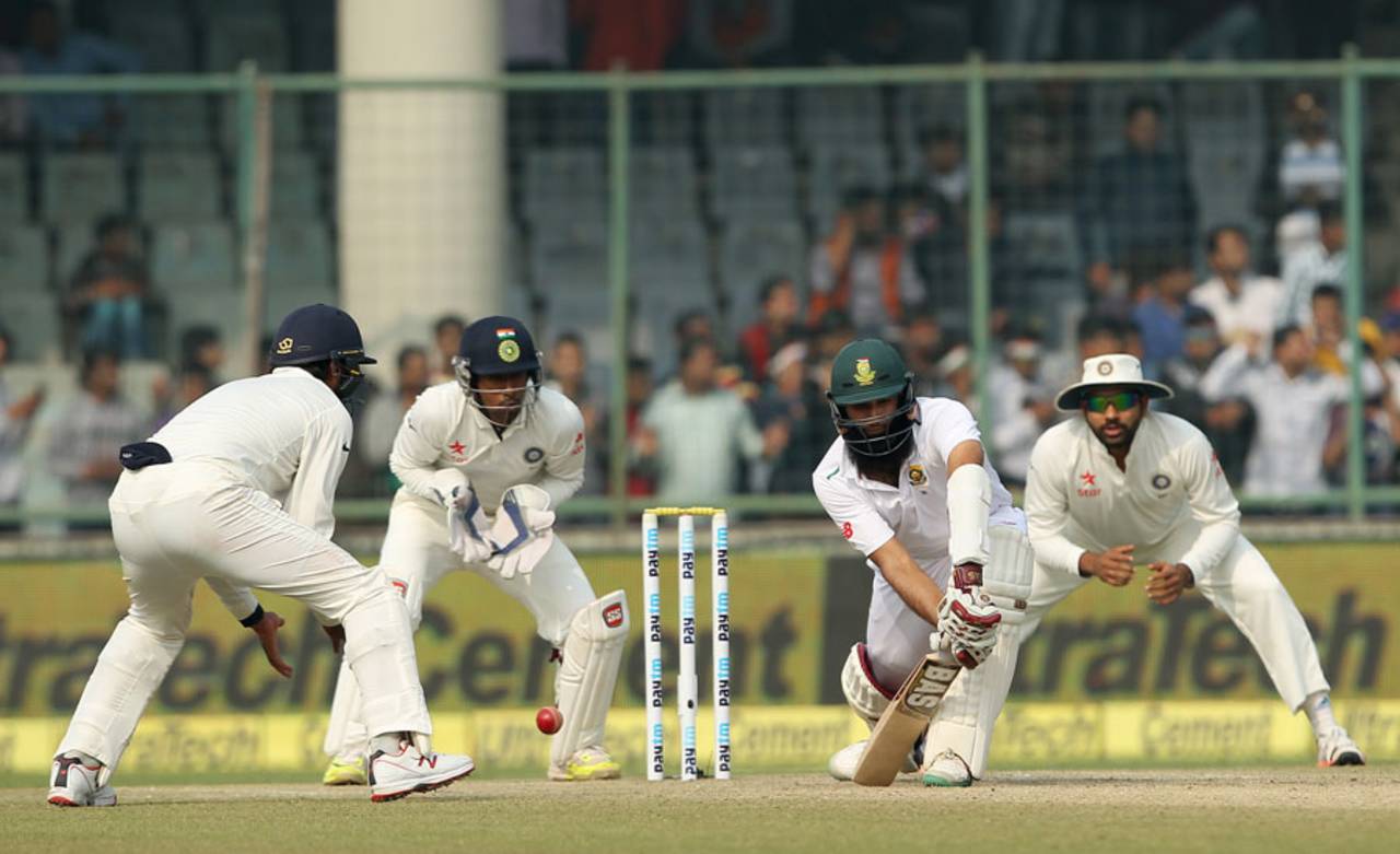 Hashim Amla blocks, India v South Africa, 4th Test, Delhi, 4th day, December 6, 2015