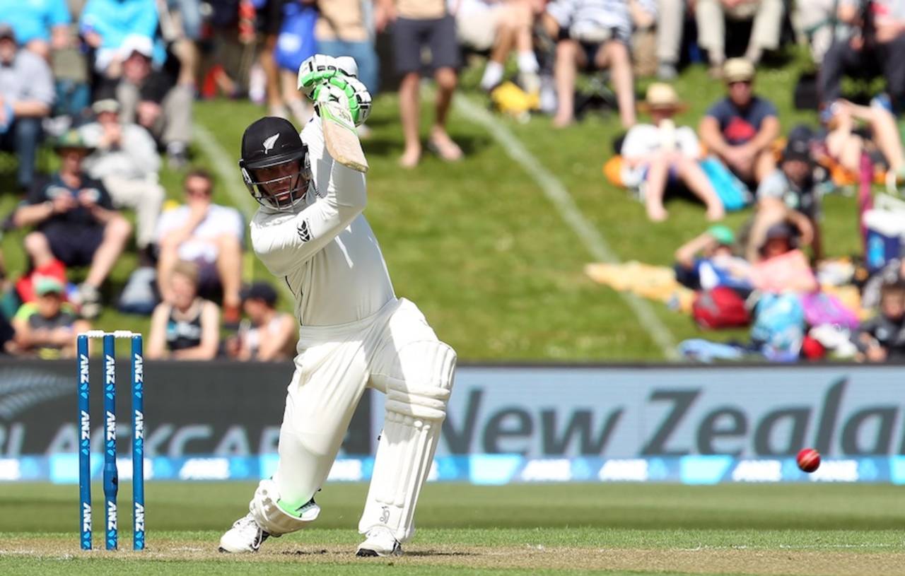 Martin Guptill drives off the front foot, New Zealand v Sri Lanka, 1st Test, Dunedin, 1st day, December 10, 2015