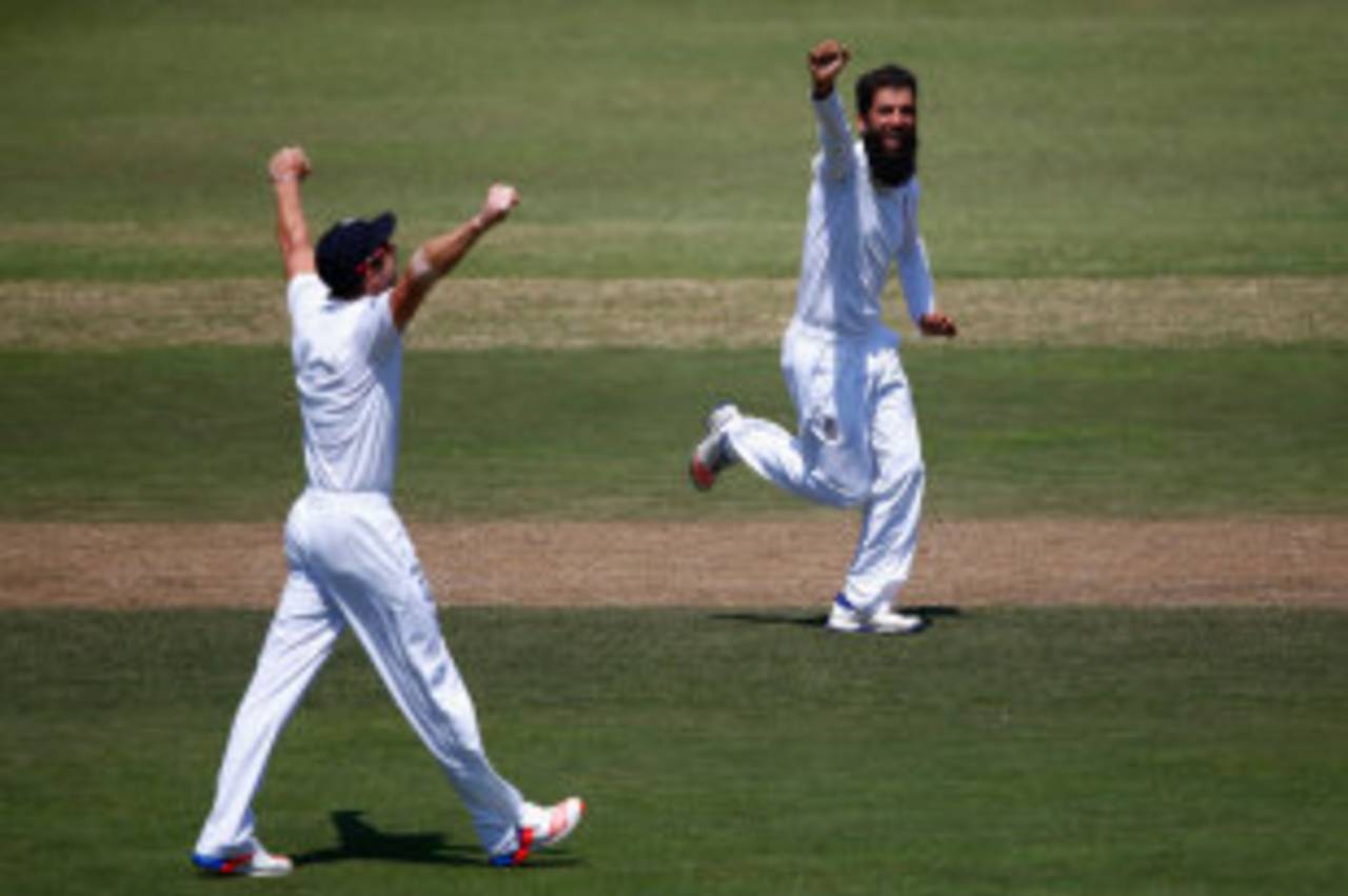 Moeen Ali struck twice in consecutive overs, South Africa v England, 1st Test, Durban, 3rd day, December 28, 2015
