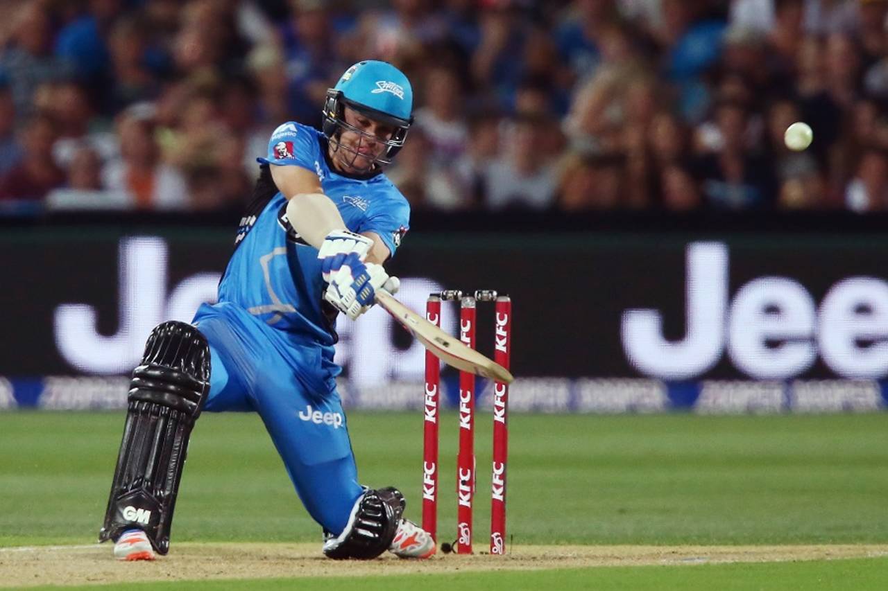 Travis Head smashed 101 off 53 balls to help the Adelaide Strikers seal an improbable chase in the Big Bash League 2015-16&nbsp;&nbsp;&bull;&nbsp;&nbsp;Getty Images