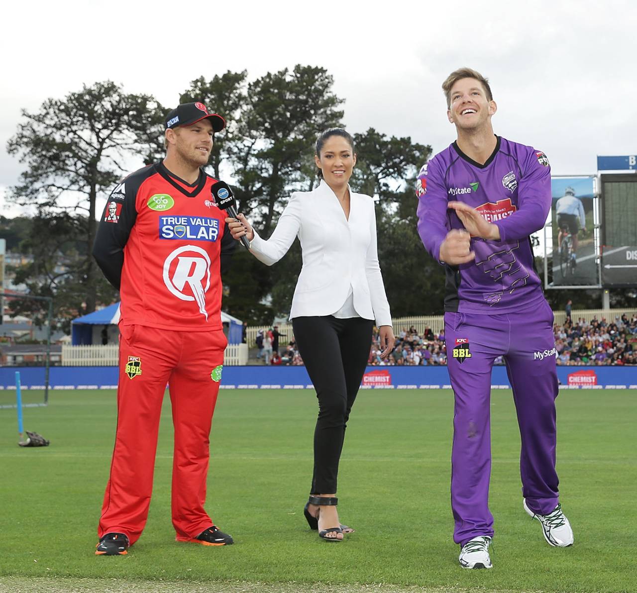 Before the storm: McLaughlin at the Hurricanes v Renegades toss with the captains&nbsp;&nbsp;&bull;&nbsp;&nbsp;Getty Images