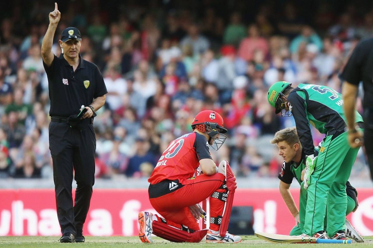 Peter Nevill was run-out after the ball hit Adam Zampa's nose off his bat before it hit the stumps, Melbourne Renegades v Melbourne Stars, BBL 2015-16, Melbourne, January 9, 2016