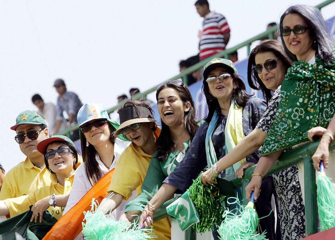 Women fans from Pakistan at the Kotla, Delhi, April 17, 2005