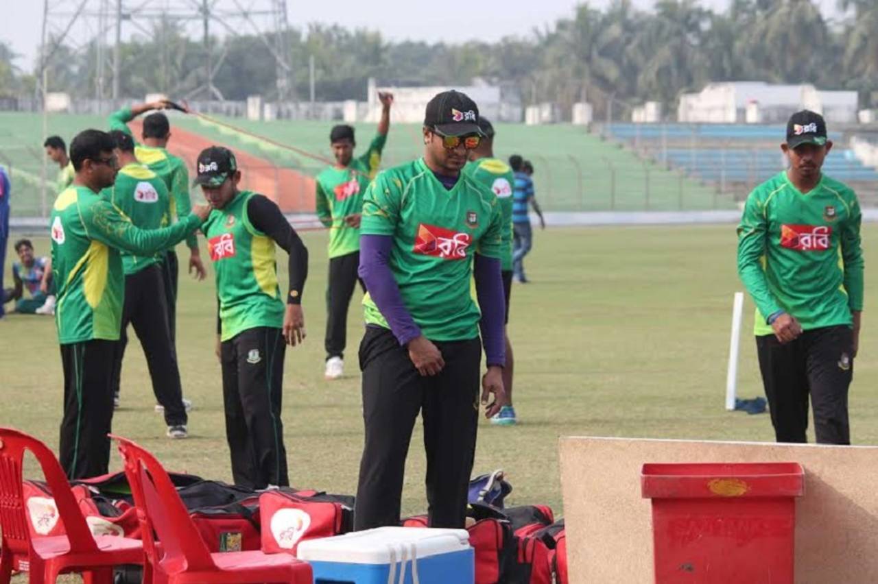The Bangladesh players tune up for the T20s against Zimbabwe, Khulna, January 13, 2016