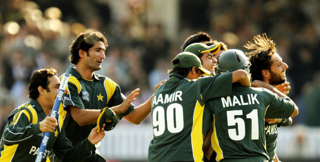 Shahid Afridi is mobbed by his team-mates after he guided Pakistan to an eight-wicket win, Pakistan v Sri Lanka, ICC World Twenty20 final, Lord's, June 21, 2009 