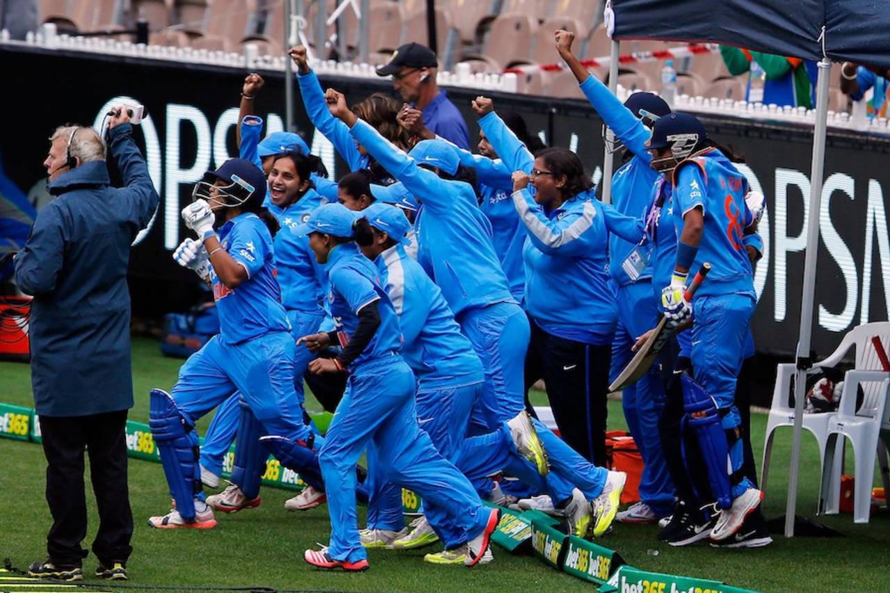 India Women celebrate their series victory, Australia v India, 2nd women's T20I, Melbourne, January 29, 2016