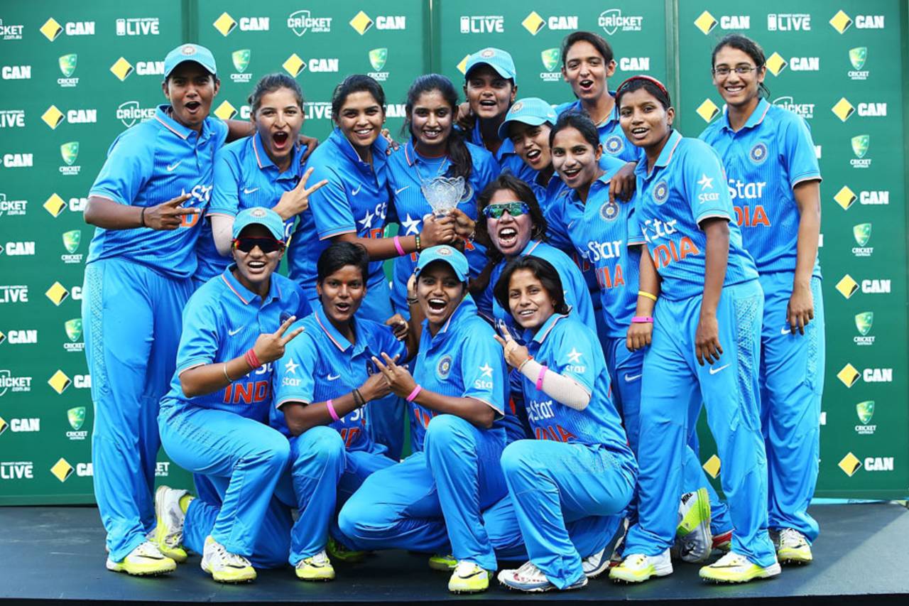 India Women celebrate their first ever bilateral series victory over Australia Women in any format, Australia v India, 3rd women's T20I, Sydney, January 31, 2016