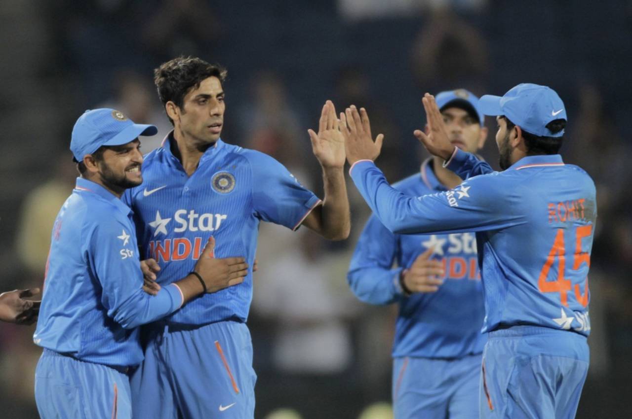 Ashish Nehra bowls with a plan for every batsman&nbsp;&nbsp;&bull;&nbsp;&nbsp;Associated Press