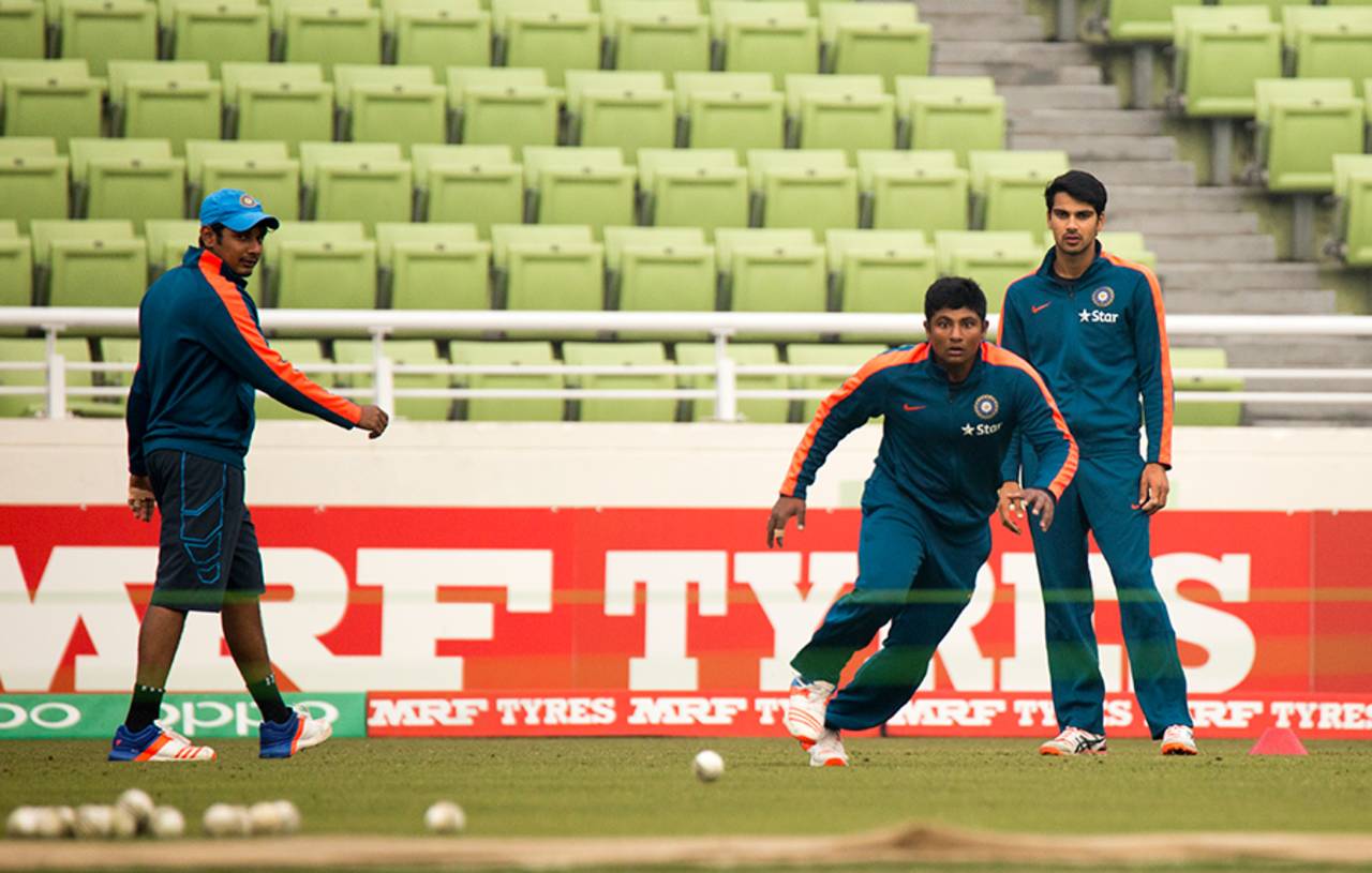 Sarfaraz Khan warms up with a fielding drill before the semi-final, India v Sri Lanka, Under-19 World Cup 2016, Mirpur