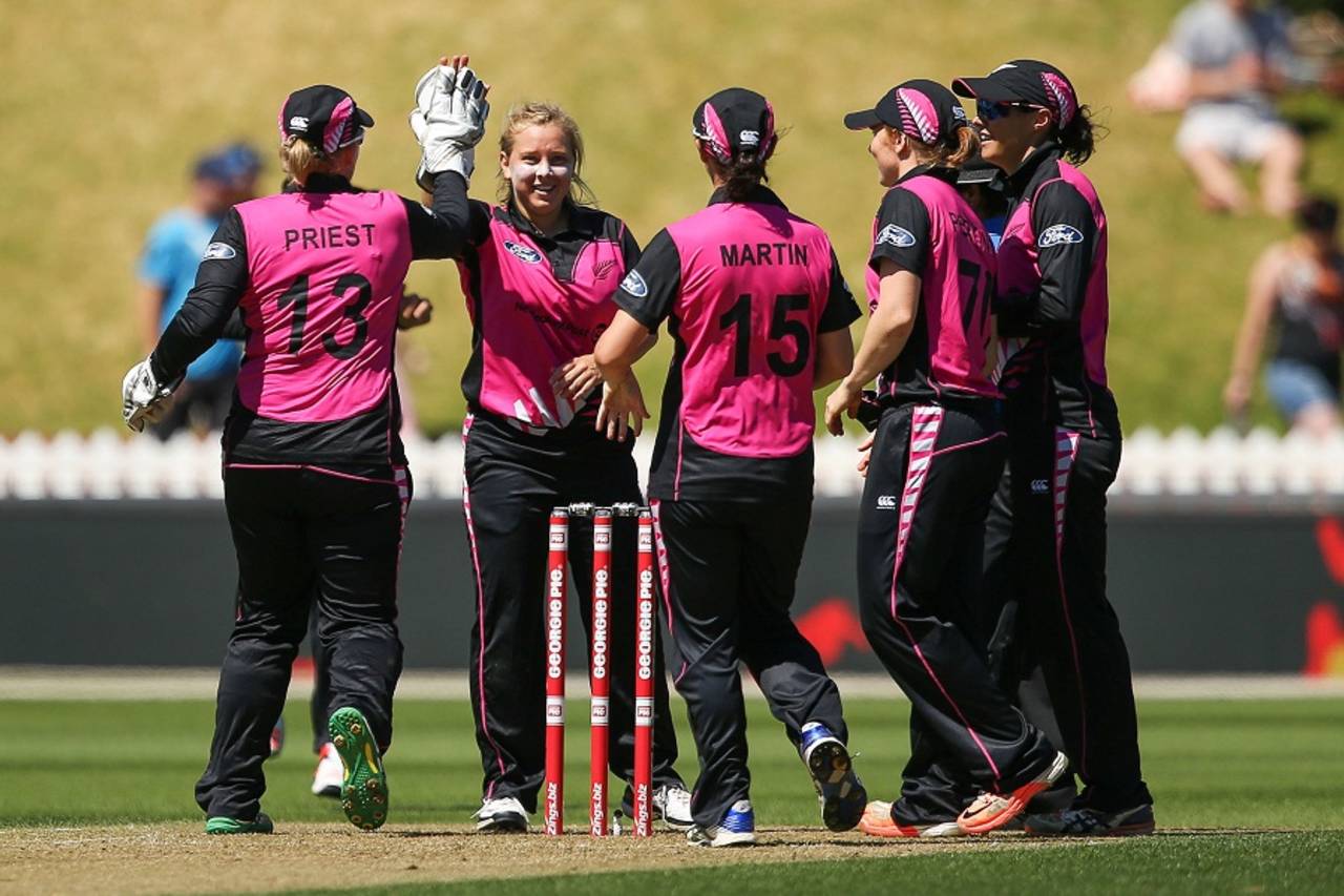 Leigh Kasperek celebrates a wicket with her team-mates, New Zealand v Australia, 1st Women's T20I, Wellington, February 28, 2016