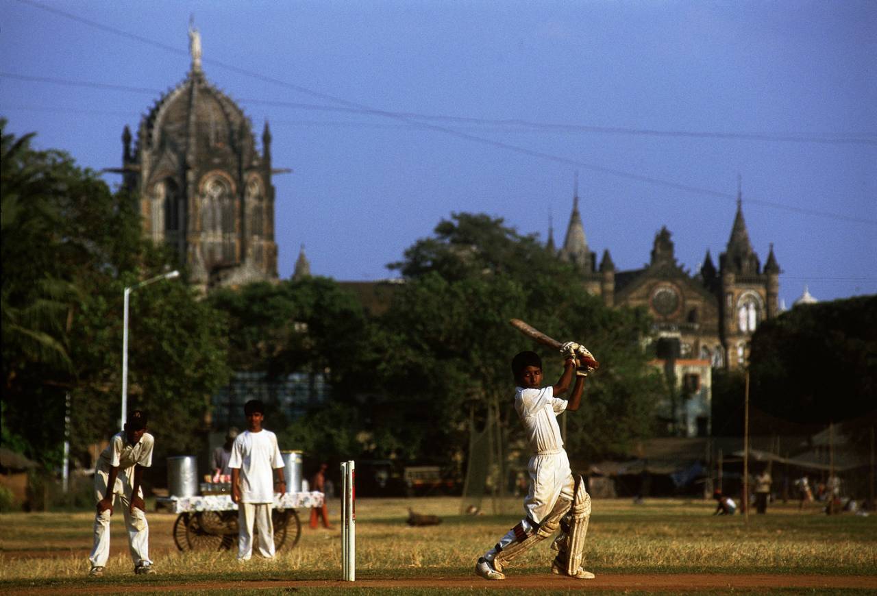 Kids play cricket in Mumbai, November 1, 2001
