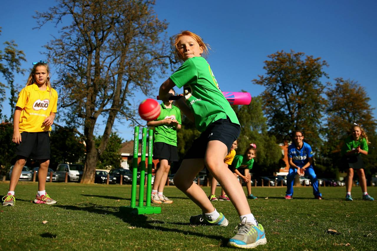 Kids play cricket during the Women's BBL launch, Women's BBL, Melbourne, December 2, 2015