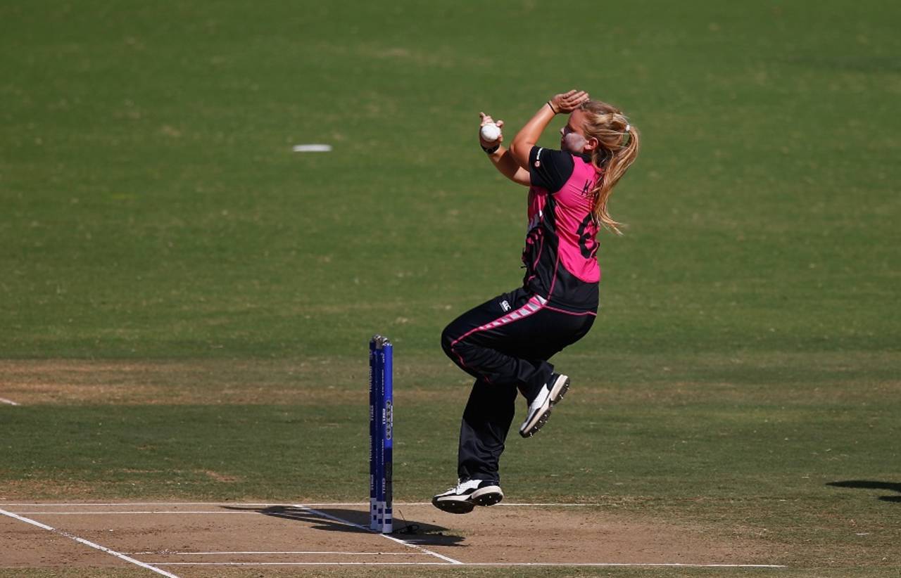Leigh Kasperek gets into her delivery stride, Australia v New Zealand, Women's World T20 2016, Group A, Nagpur, March 21, 2016