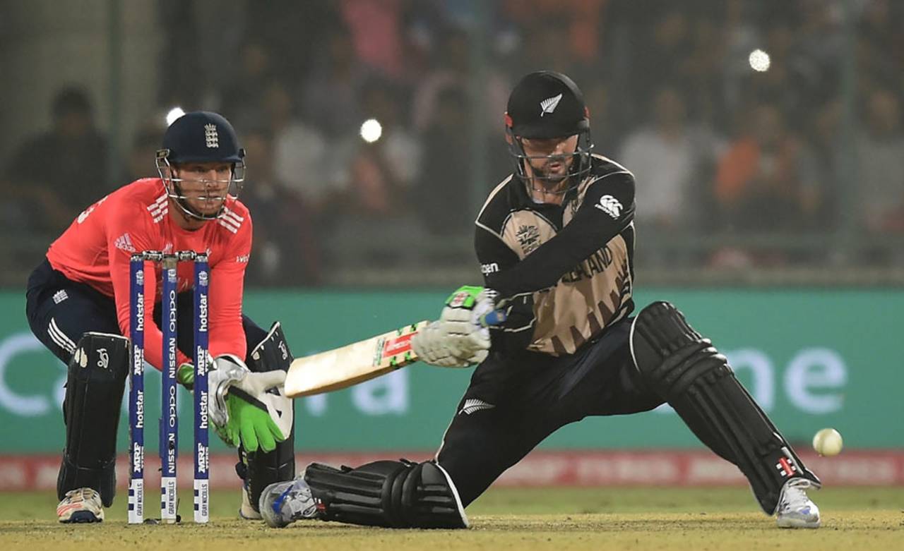 Colin Munro's switch hit came out during a frenetic 46 off 32 balls&nbsp;&nbsp;&bull;&nbsp;&nbsp;AFP
