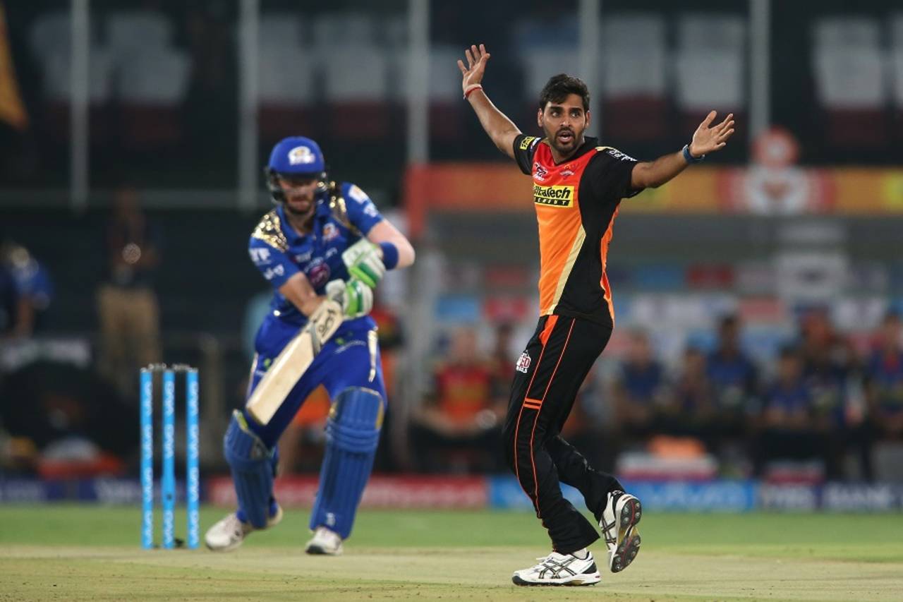 Martin Guptill's IPL debut did not go as planned, as Bhuvneshwar Kumar had him caught behind for 2 after Sunrisers Hyderabad elected to bowl&nbsp;&nbsp;&bull;&nbsp;&nbsp;BCCI