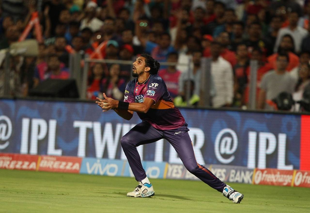 Ishant Sharma holds on to a catch to dismiss KL Rahul, Rising Pune Supergiants v Royal Challengers Bangalore, IPL 2016, Pune, April 22, 2016