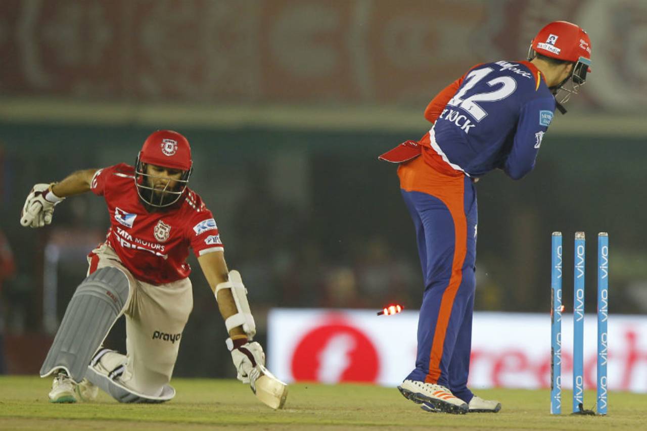 Hashim Amla is found short of the crease even as he tries to stretch back in, Kings XI Punjab v Delhi Daredevils, IPL 2016, Mohali, May 7, 2016
