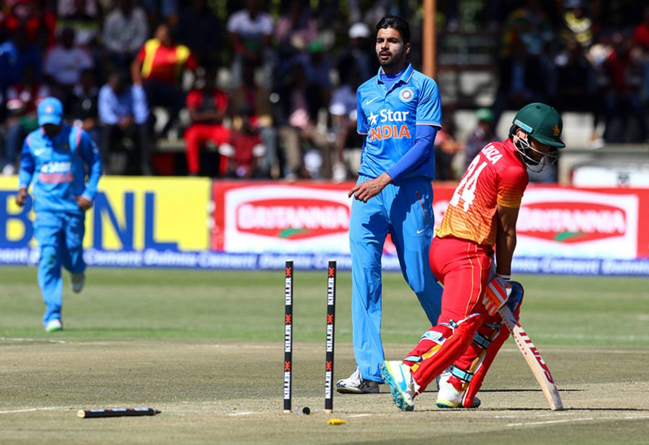 Barinder Sran bowled Sikandar Raza off the inside edge, Zimbabwe v India, 1st ODI, Harare, June 11, 2016