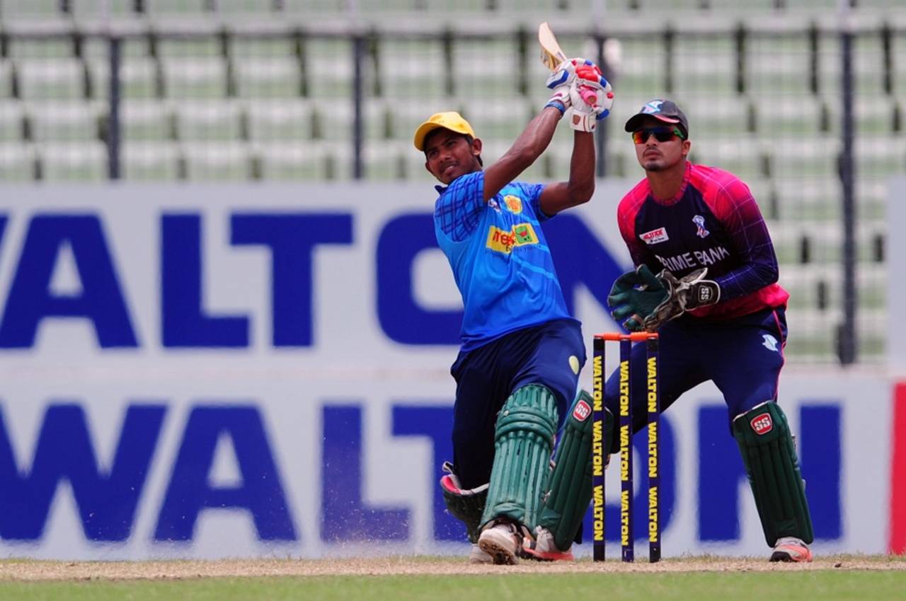 Mosaddek Hossain smashes one down the ground, Abahani Limited v Prime Bank Cricket Club, DPL 2016, Mirpur, June 22, 2016