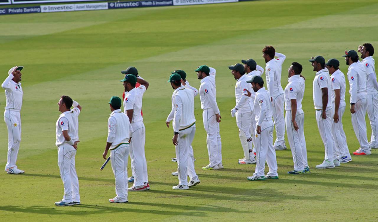 Salute to victory: Pakistan mark their winning moment&nbsp;&nbsp;&bull;&nbsp;&nbsp;Getty Images