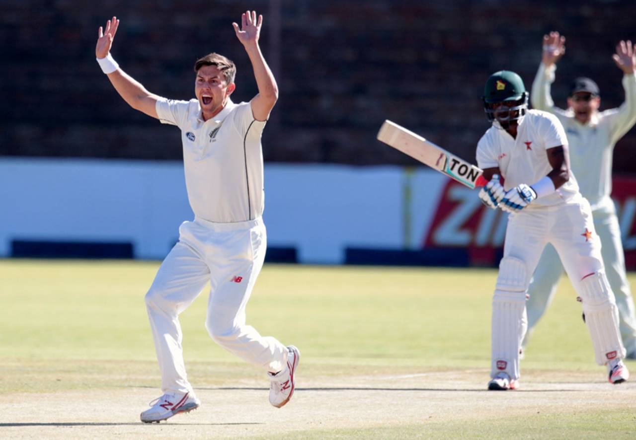 Trent Boult's big appeal for lbw was turned down, Zimbabwe v New Zealand, 2nd Test, Bulawayo, 3rd day, August 8, 2016