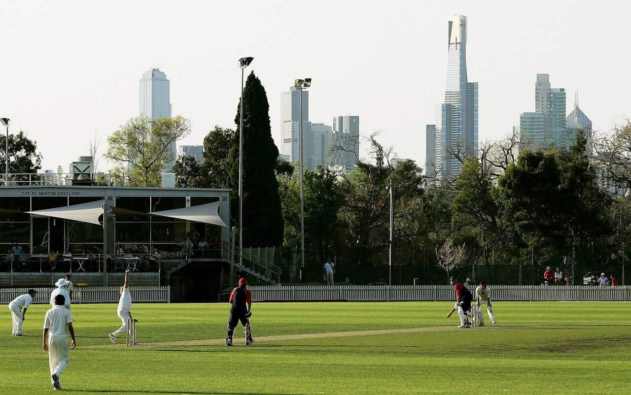Shane Warne of St Kilda bowls during the Premier Cricket match between St Kilda Saints and Foots-Edgewater Bulldogs at the Junction Oval, October 7, 2006