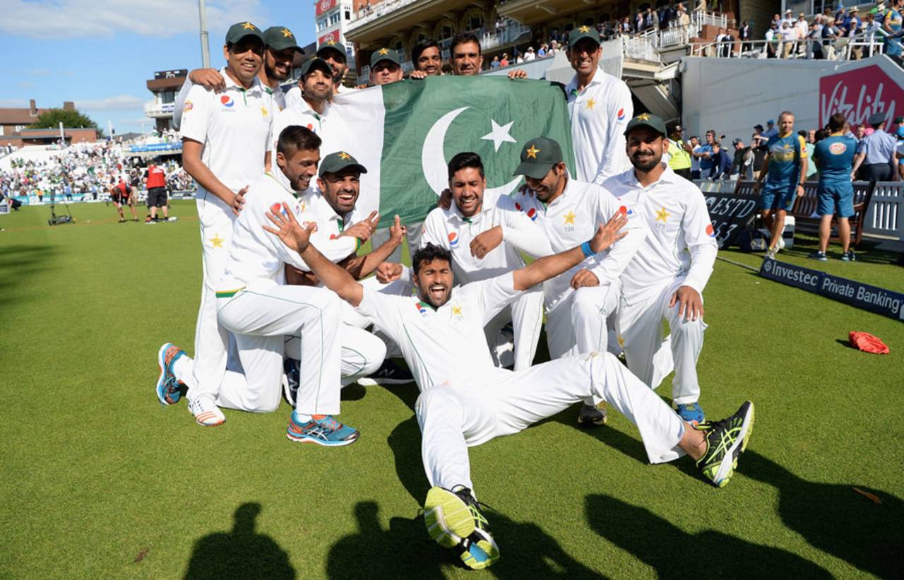Pakistan's players celebrate their victory to square the series&nbsp;&nbsp;&bull;&nbsp;&nbsp;Getty Images