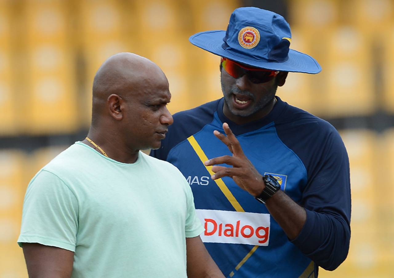 Angelo Mathews and Sanath Jayasuriya in discussion during a Sri Lanka training session, R Premadasa Stadium, August 23, 2016
