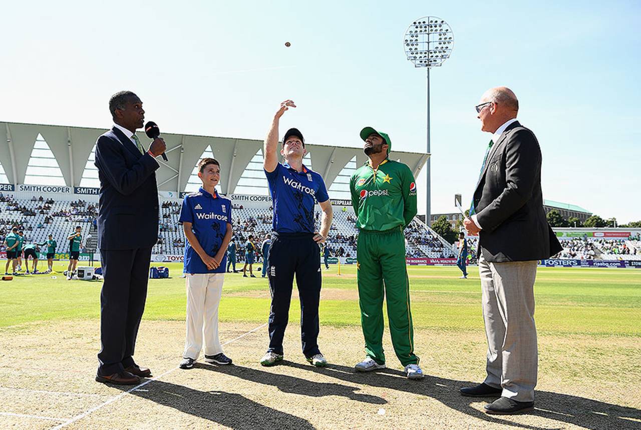 Eoin Morgan won the toss and chose to bat first on a perfect day for run-making&nbsp;&nbsp;&bull;&nbsp;&nbsp;Getty Images