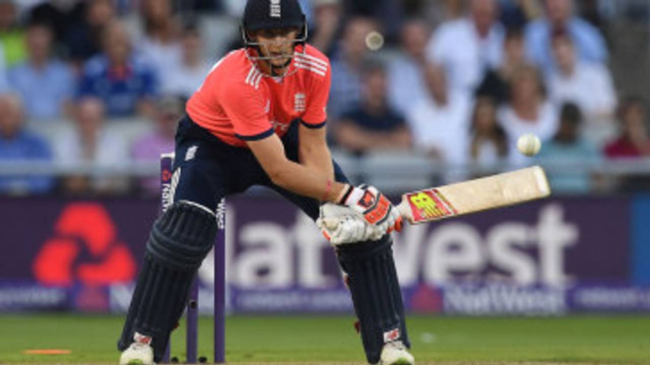 Joe Root attempts to improvise, England v Pakistan, only T20, Old Trafford, September 7, 2016