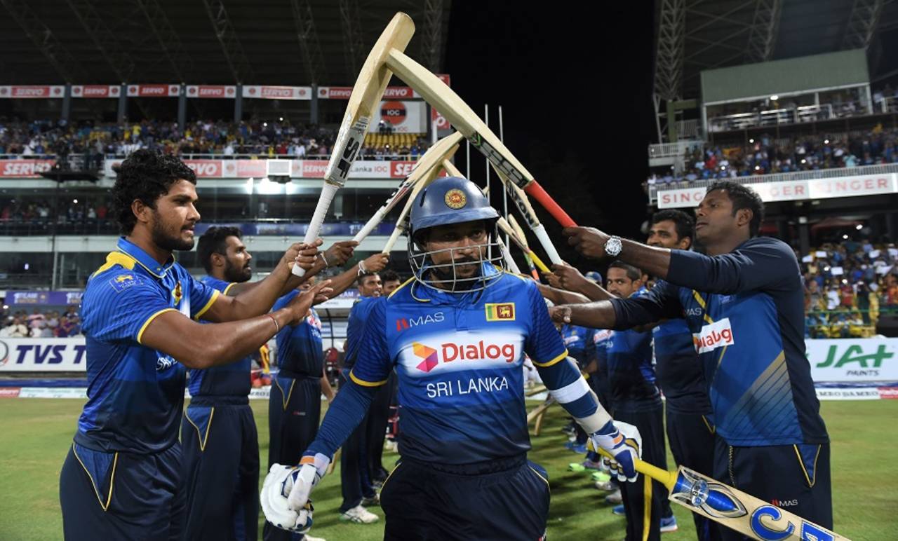 Tillakaratne Dilshan walked in to a guard of honour and out to a rousing ovation from the Colombo crowd. It was his final match for Sri Lanka&nbsp;&nbsp;&bull;&nbsp;&nbsp;AFP