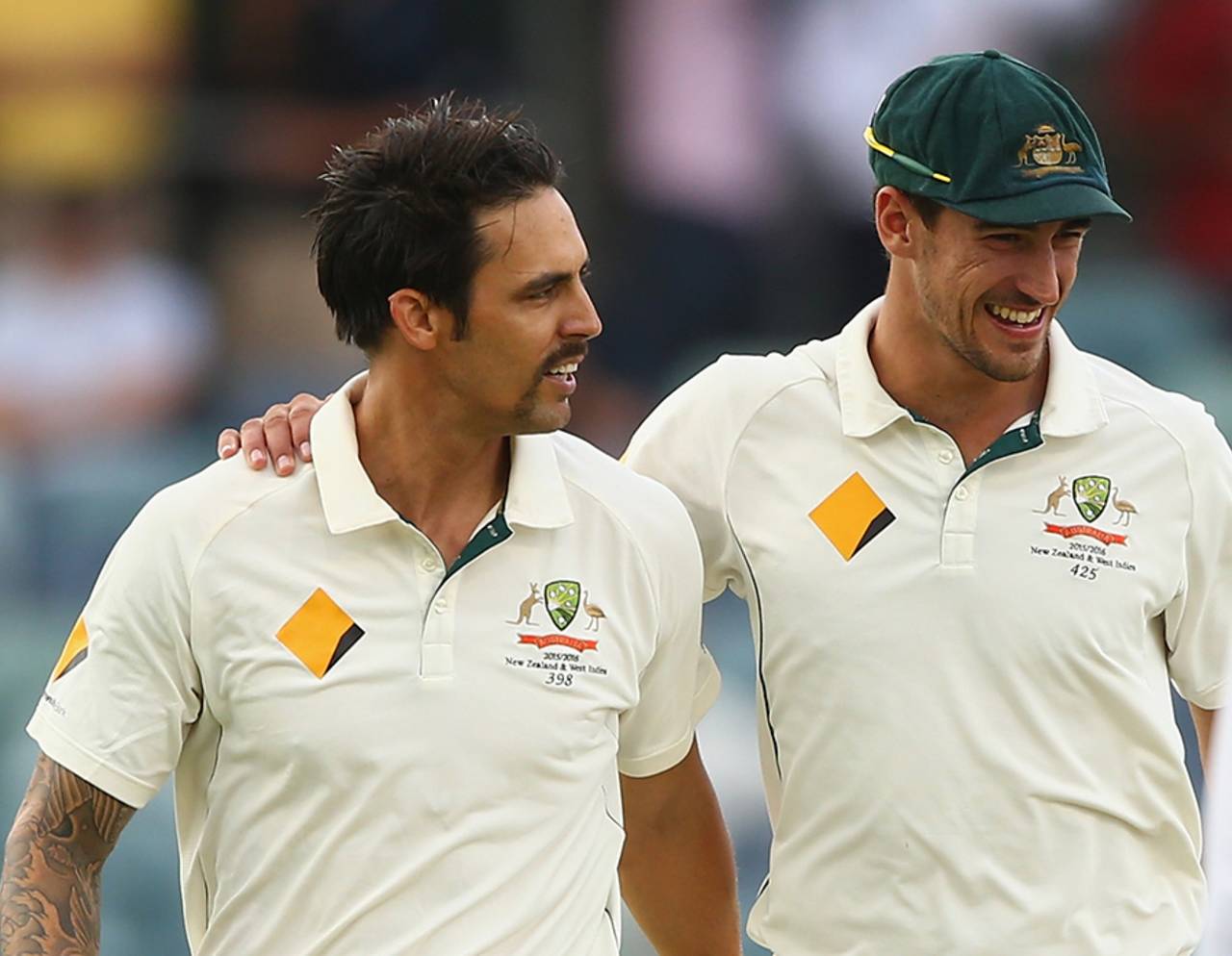 Mitchell Johnson has a word with Mitchell Starc during the match, Australia v New Zealand, 2nd Test, Perth, 5th day, November 17, 2015