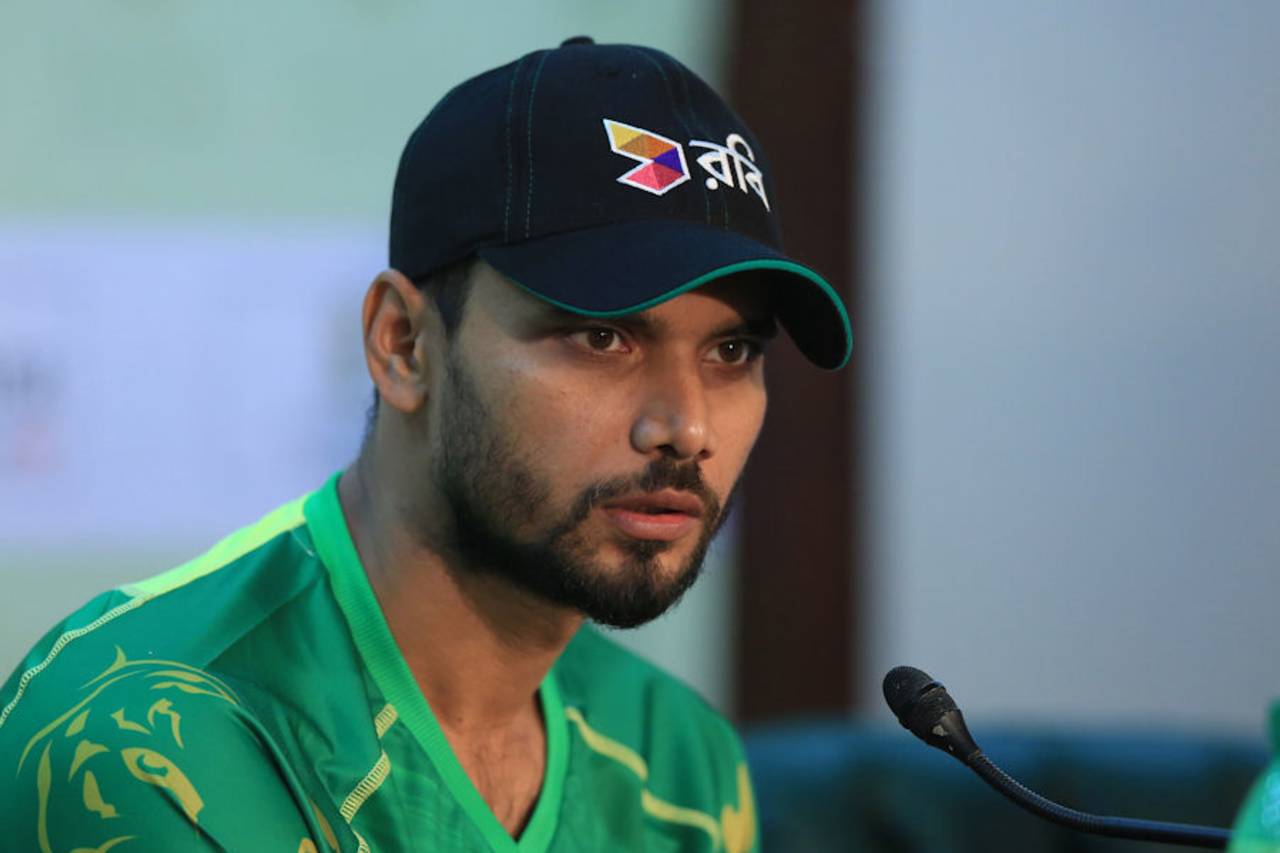 Mashrafe Mortaza addresses the media in Dhaka ahead of the first ODI, Bangladesh v England, 1st ODI, Dhaka, October 6, 2016