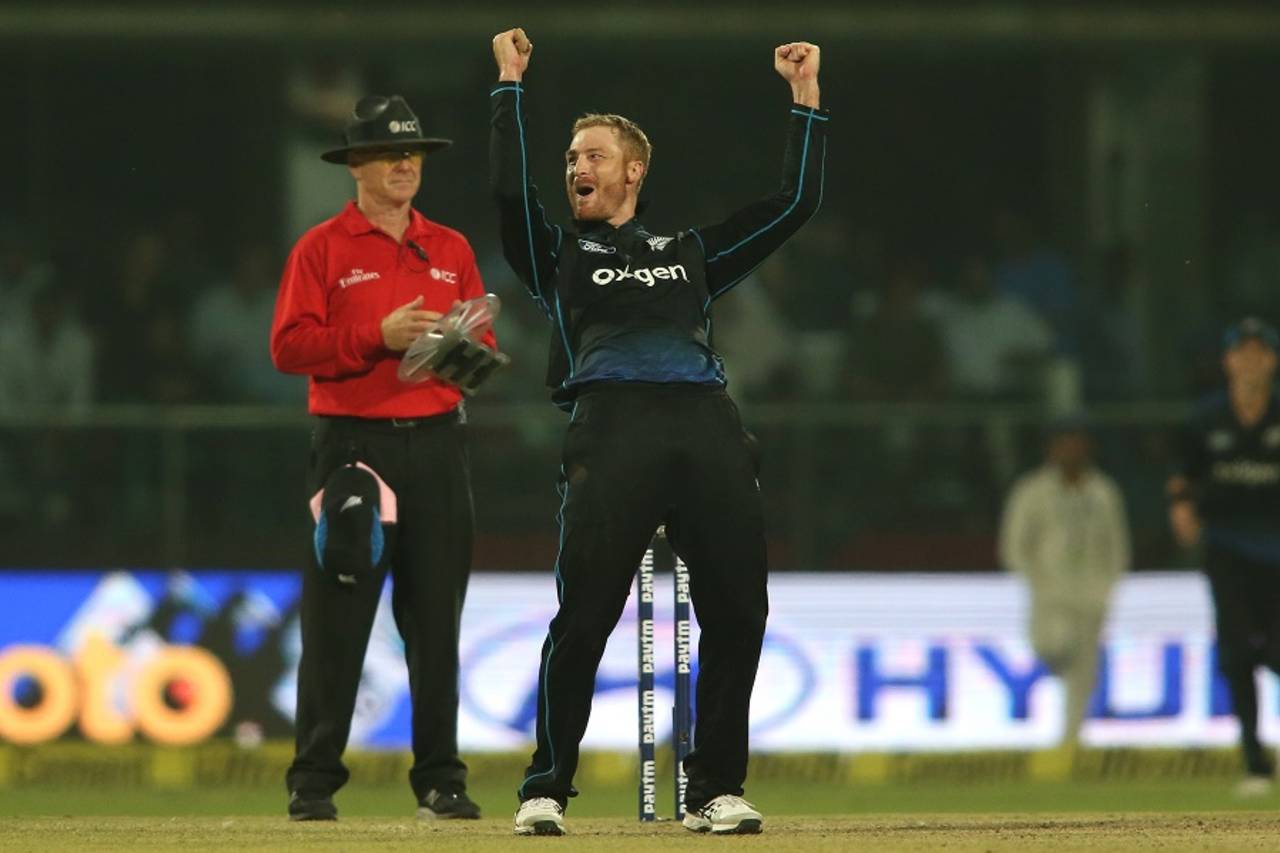 Martin Guptill bagged two wickets in the only over he bowled, India v New Zealand, 2nd ODI, Delhi, October 20, 2016