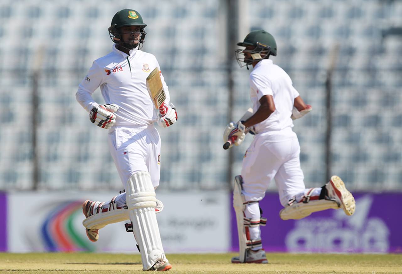Sabbir Rahman and Taijul Islam take a run, Bangladesh v England, 1st Test, Chittagong, 5th day, October 24, 2016