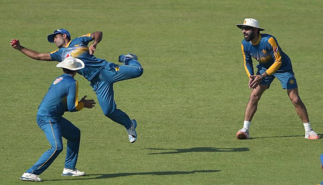 Misbah-ul-Haq and Younis Khan watch Asad Shafiq take a catch during practice&nbsp;&nbsp;&bull;&nbsp;&nbsp;AFP