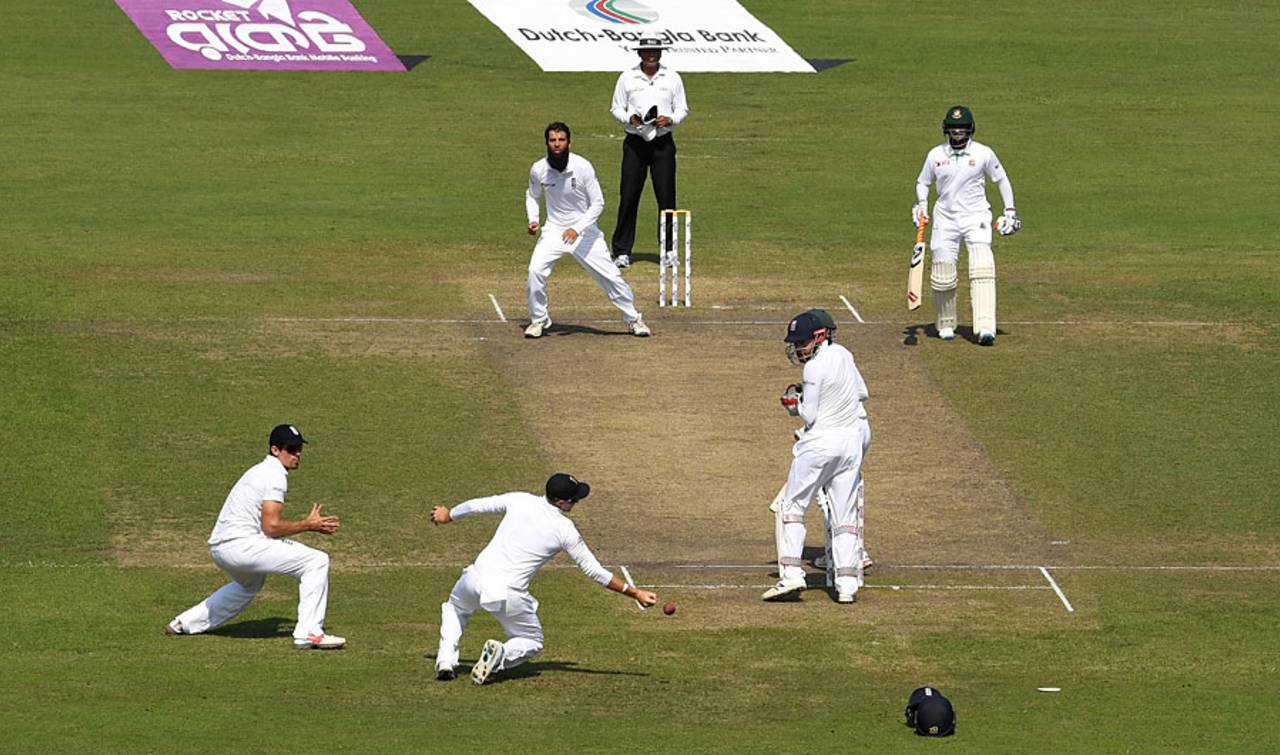 England missed four opportunities on a tough third morning&nbsp;&nbsp;&bull;&nbsp;&nbsp;Getty Images