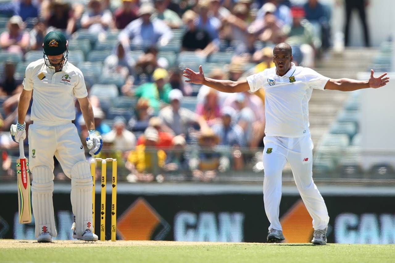 Vernon Philander was central to his team's fightback, Australia v South Africa, 1st Test, Perth, 2nd day, November 4, 2016
