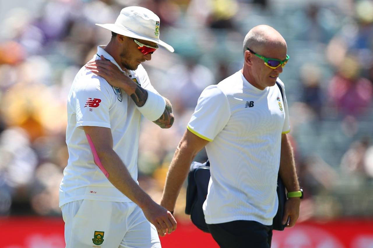 Dale Steyn did damage to his right shoulder, which he had broken last season&nbsp;&nbsp;&bull;&nbsp;&nbsp;Getty Images