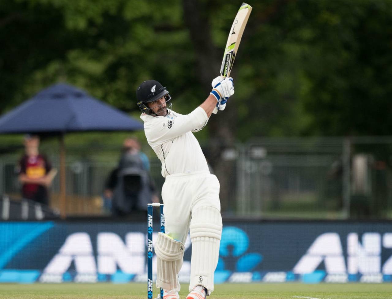 Colin de Grandhomme pulls en route a cameo on debut, New Zealand v Pakistan, 1st Test, Christchurch, 3rd day, November 19, 2016