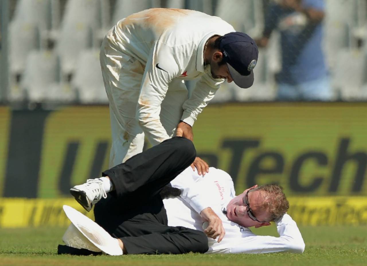 Paul Reiffel was struck on the back of the head by a throw from Bhuvneshwar Kumar during the fourth India-England Test&nbsp;&nbsp;&bull;&nbsp;&nbsp;AFP