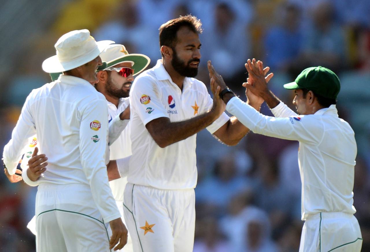 Wahab Riaz celebrates with his team-mates after removing Matt Renshaw, Australia v Pakistan 1st Test, 1st day, Brisbane, December 15, 2016