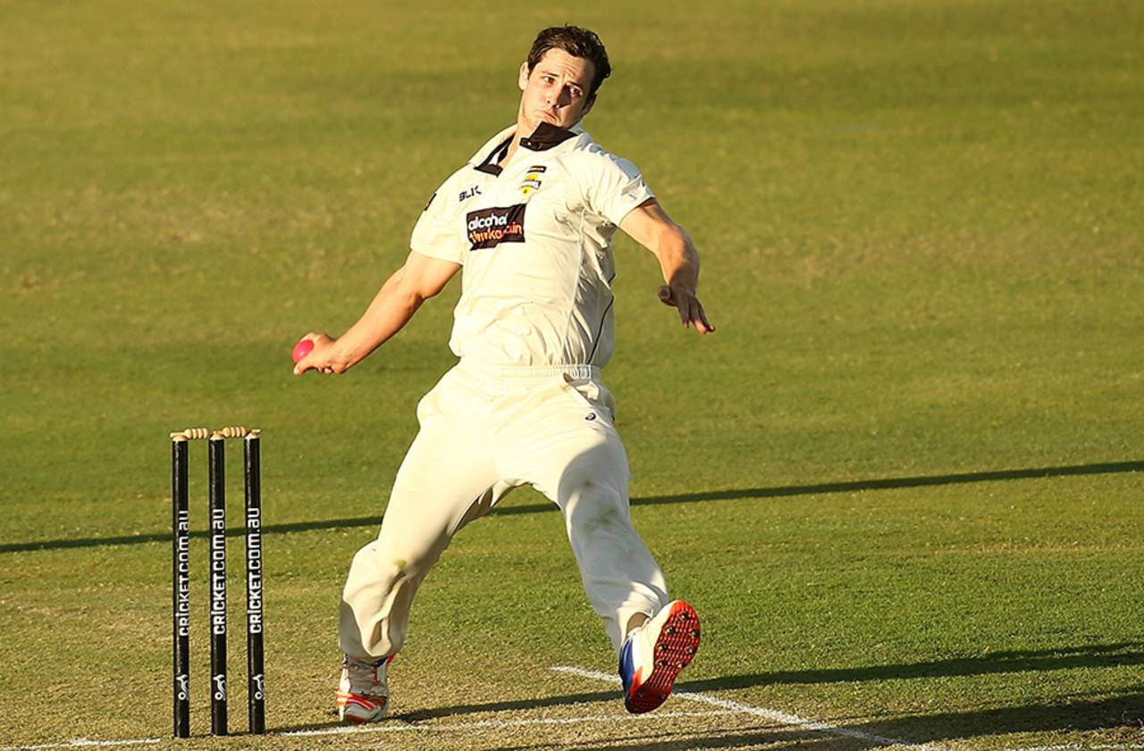 Hilton Cartwright in his delivery stride, Western Australia v Queensland, Sheffield Shield 2016-17, 1st day, Perth, December 5, 2016